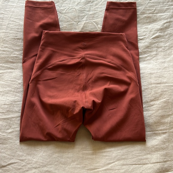 ✨ LULULEMON INSTILL TIGHT 25” SZ 4 IN DARK TERRACOTTA - Picture 3 of 5